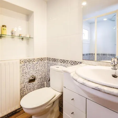 6 Bedroom Gorgeous In Riudoms