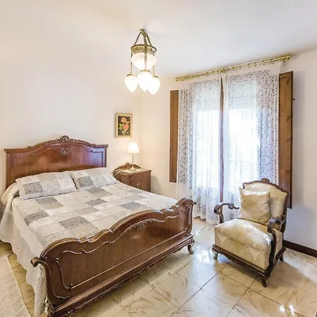 6 Bedroom Gorgeous In