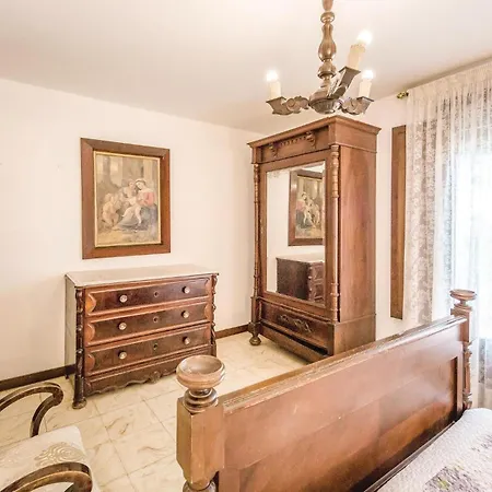 6 Bedroom Gorgeous In Сasa de vacaciones *