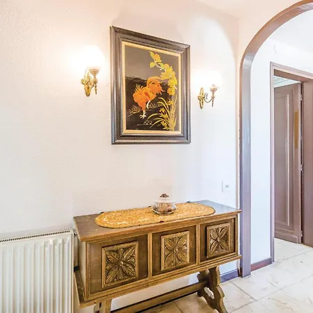 6 Bedroom Gorgeous In * Riudoms