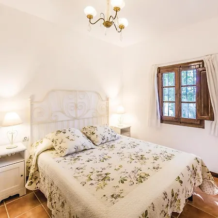 6 Bedroom Gorgeous In Riudoms